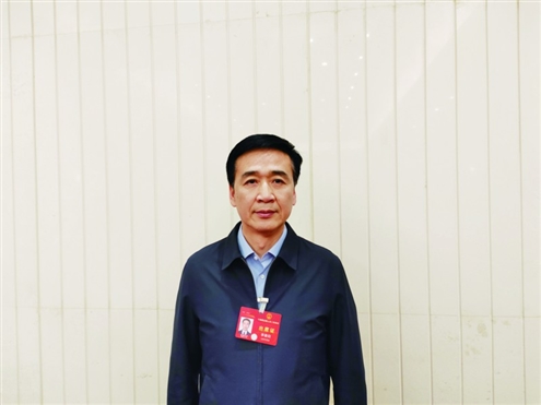 在李春田看来,发展新质生产力离不开“数实融合”